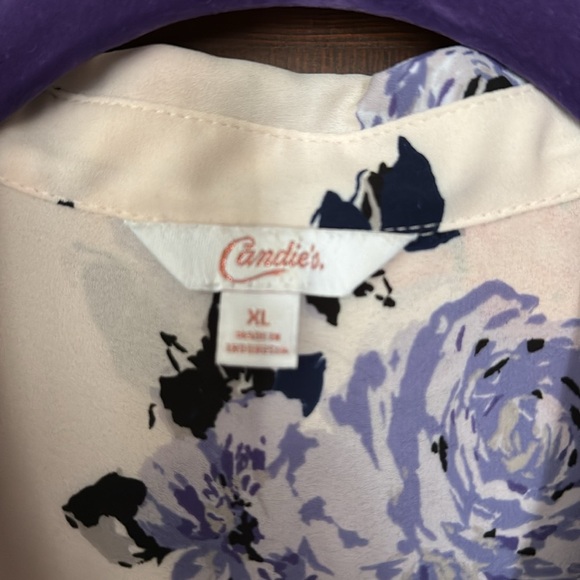 Candie’s Floral Long Sleeve Button Down Blouse - Picture 8 of 9